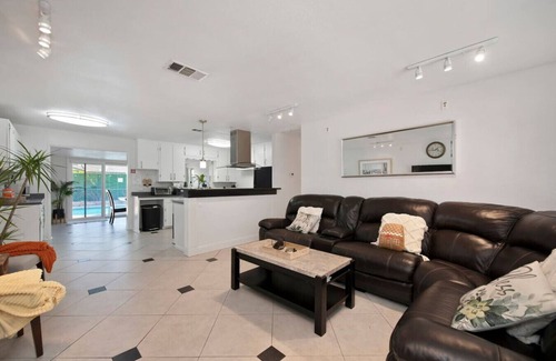 Sacramento House | CalExpo/Arden/HotTub/Pool/Firepit/BBQ/No Pet Fee