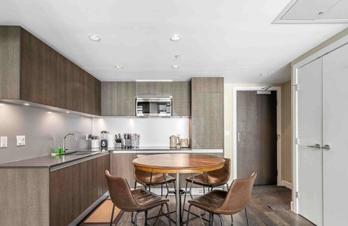 Victoria Park Apartment | Calgary Tower View » 35th » AC » Parking » Netflix