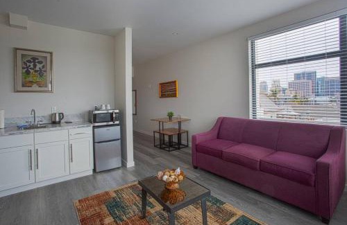 Bankers Hill Apartment | Cali King Size One Bedroom Luxurious Suite in DTSD