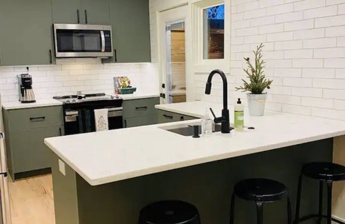 Grandview Heights House | 💫 Cali Style Townhouse - Mins to Everything💫
