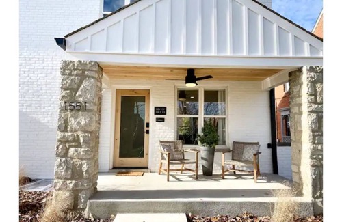 Grandview Heights House | 💫 Cali Style Townhouse - Mins to Everything💫