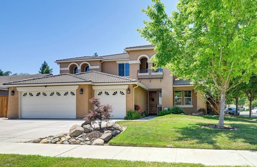 Visalia Cottage | California Vacation Rental w/Private Pool & Patio