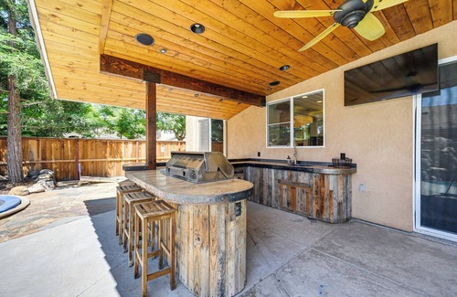 Visalia Cottage | California Vacation Rental w/Private Pool & Patio
