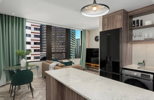 Flora Park Apartment | Calm and Contemporary 1-Bed with Views