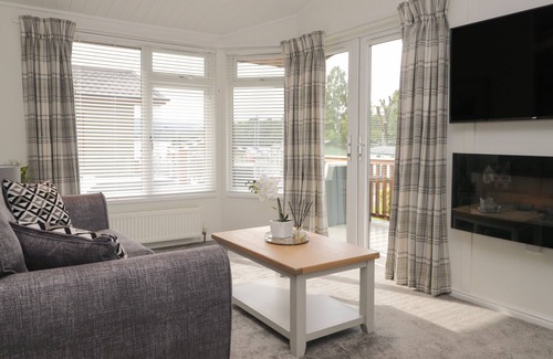 Troutbeck Bridge Cabin | CALM BAY VIEW, family friendly, with a garden in Windermere
