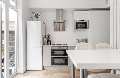 Balham Apartment | Calm in Clapham, by Veeve