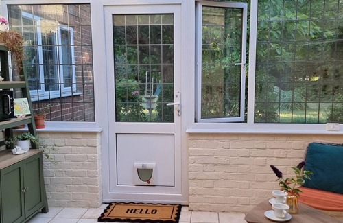 Willesborough House | Calm Private Apartment – Ideal to Work, Rest & Explore