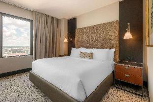 Downtown Houston Hotel | Cambria Hotel Houston Downtown Convention Center