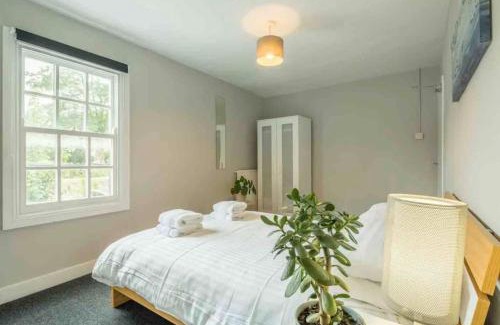 Cambridge Apartment | Cambridge 3 bedroom flat with private parking