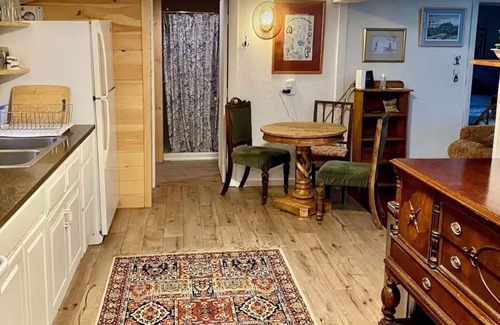 Camden Cottage | Camden cottage with float on water