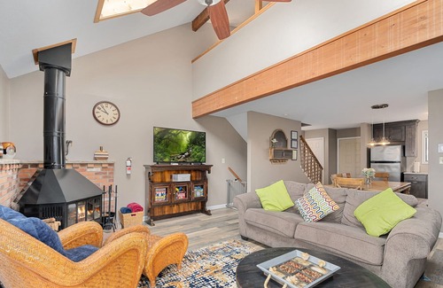 Village at Camelback House | Camelback Mountain all season Family Vacation! SKI In/Out -Hot Tub-Pool & Sauna!