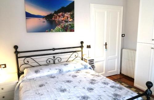 Mariano Comense House | Camera con bagno PVT e aree relax