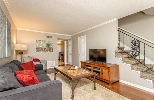 Cardinal Heights Apartment | Cameron House-2 br apt 2 mins Park Plaza Mall-6 mins UALR-7 mins UAMS