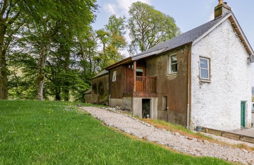 Torlundy Cottage | CAMISKY STEADING, pet friendly, with open fire in Fort William