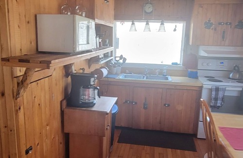 Lowville Cabin | Camp Dennis - Cozy Cabin