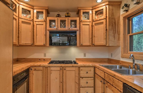 Millersburg Cabin | 'Camp Tony' w/Trail Access: Walk to Lake Huron!