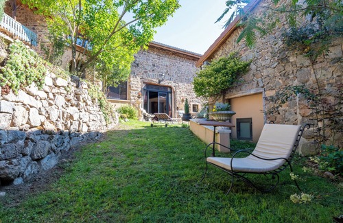 Jure House | Campagne Médicis - Renovated stone building with swimming pool, jacuzzi and sauna