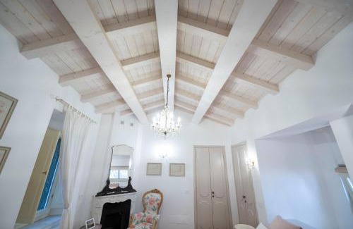 Rione V Ponte Apartment | Campanella Ivy Retreat- Under the Roman Light