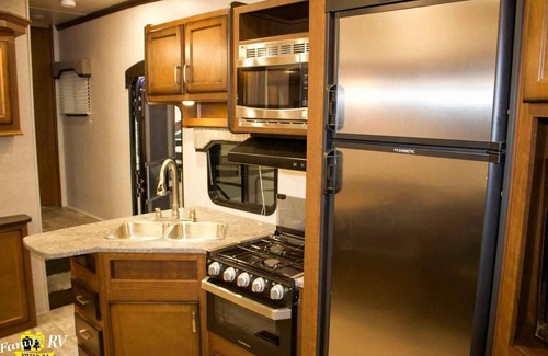 Bloomington House | Camper Available for Solar Eclipse nClose to Bloomington and sleeps 5