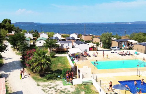 Saint-Mitre-les-Remparts House | Camping Félix de la bastide * - Mobile Home Idaho. Eco 3 rooms 4 people Air-conditioned