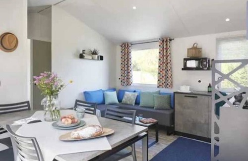 Vic-la-Gardiole House | Camping 3 étoiles - Piscine - eehfig