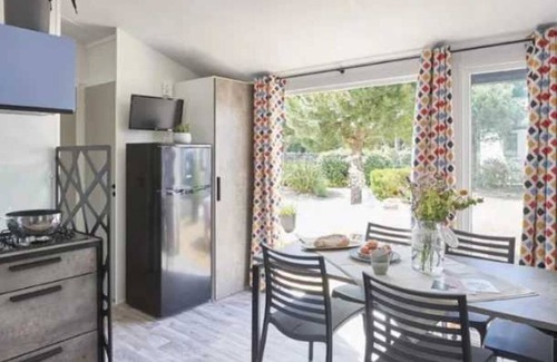 Vic-la-Gardiole House | Camping 3 étoiles - Piscine - eehfig