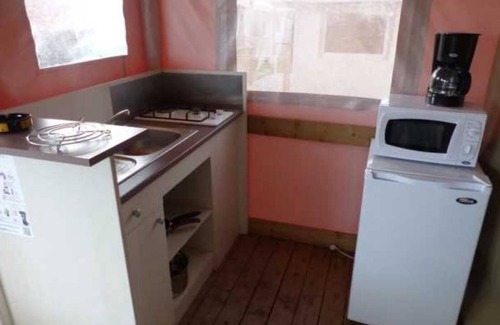 Verteillac House | Camping 3 étoiles - Piscine - eeefba