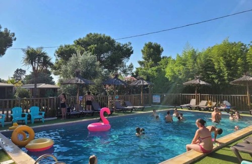 Pezenas House | Camping 3 étoiles - Piscine - ccbbhcb