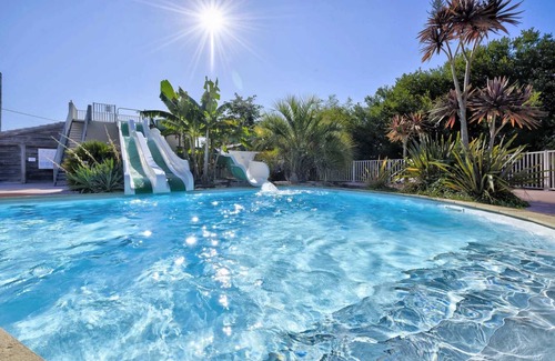 Plobannalec-Lesconil House | Camping 3 étoiles - Parc aquatique - eeeeci