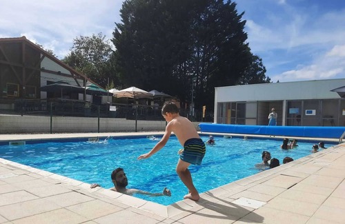 Secondigny House | Camping 4 étoiles - Piscine - ccbahh0