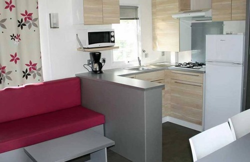 Secondigny House | Camping 4 étoiles - Piscine - ccbahha