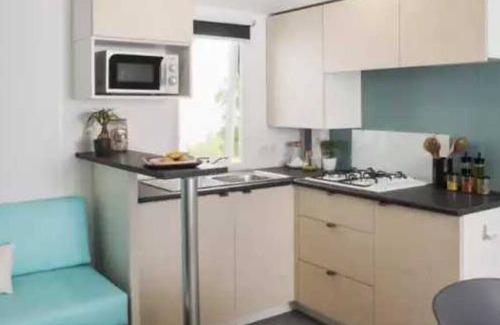 Orgon House | Camping 4 étoiles - Piscine - eebbbi