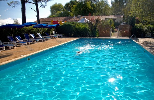 Petit-Palais-et-Cornemps RV Rental | Camping le Pressoir