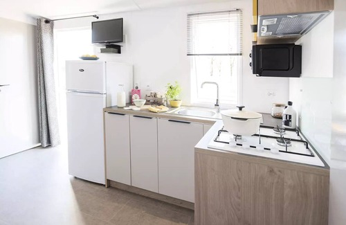 Saint-Trojan-les-Bains House | Camping St Tro'Park * - Mobil Home Confort Plus 4 Rooms 6 People + TV