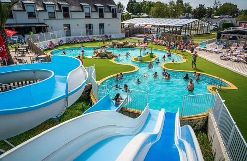 Ambon House | Camping Ker Yaoulet * - Mobile Home 4 Rooms 6 People + TV