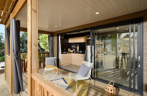 Le Bourg-d'Oisans House | Camping Le Château de Rochetaillée* - Luxury Premium 3-room Family Chalet for 4 people Air-conditioned Jacuzzi Mountain View