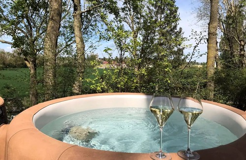 Saint-Leu-dEsserent House | Camping Le Pré des Moines* - Chantilly wooden bubble 1 room 2 people without sanitary facilities