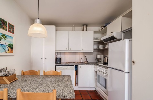 Camps Bay Apartment | Camps Bay Holiday Apartment w Private Pool CBT Palm Suite