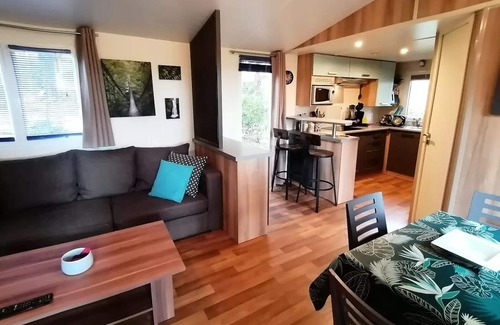 Castelnau-de-Guers House | Campsite Residential La Pinède * - Manado PREMIUM- 2 bedrooms 40m2- *Clim, terrace, TV* 6 persons