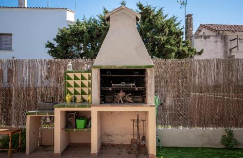Torredembarra House | CAN LOLA Estupenda casa de 4 habitaciones con jardín a 150 metros de la playa