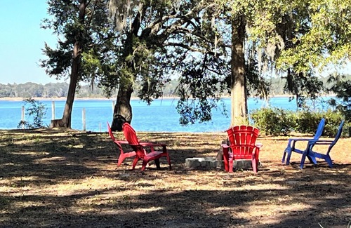 Melrose House | Can't Believe Summer's Almost Over? Wait! This is Florida! Lake, firepit, boats