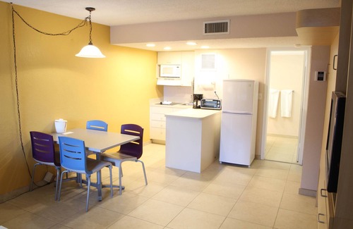 Pompano Beach Hotel | Canada House Beach Club Resort