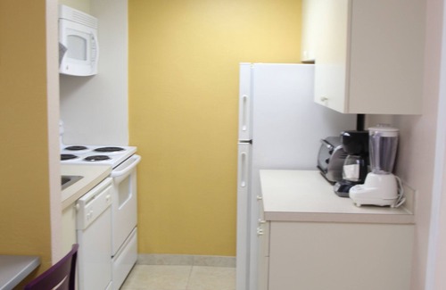 Pompano Beach Hotel | Canada House Beach Club Resort