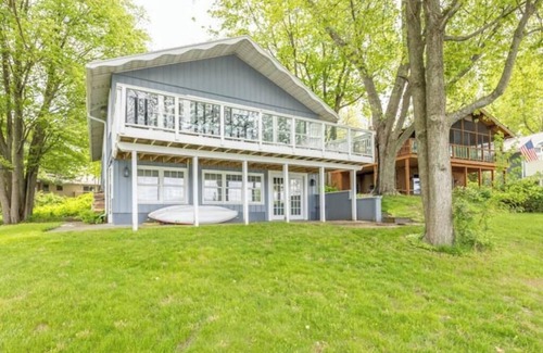 Canadian Lakes House | Canadian Lakes, MI - Spacious Private Lake and Beach