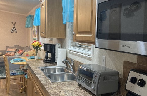 Lake Placid Resort | Canadian Winter Haven@Lake Grassy Resort Special Jan-April 90 day Min. 69 Daily