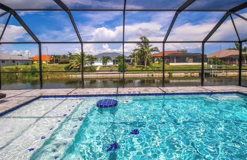 Trafalgar House | Canal Front, Private Pool, Cape No Fear