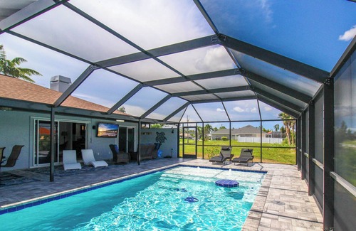 Trafalgar House | Canal Front, Private Pool, Cape No Fear