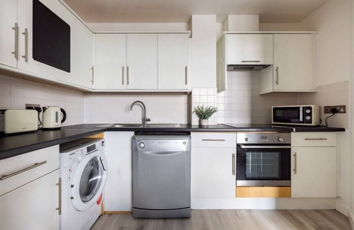 Canonbury Apartment | Canal-Side Apartment in Islington