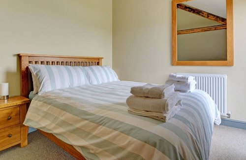 North Walsham House | Canal Side - Three Bedroom House, Sleeps 6