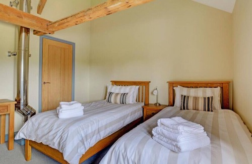 North Walsham House | Canal Side - Three Bedroom House, Sleeps 6